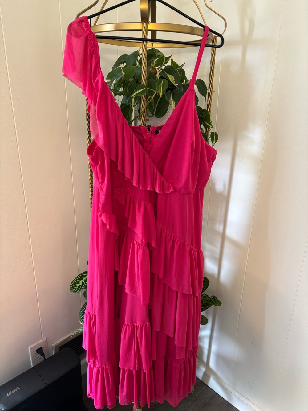 Torrid 4 Hot Pink Ruffle Midi Dress